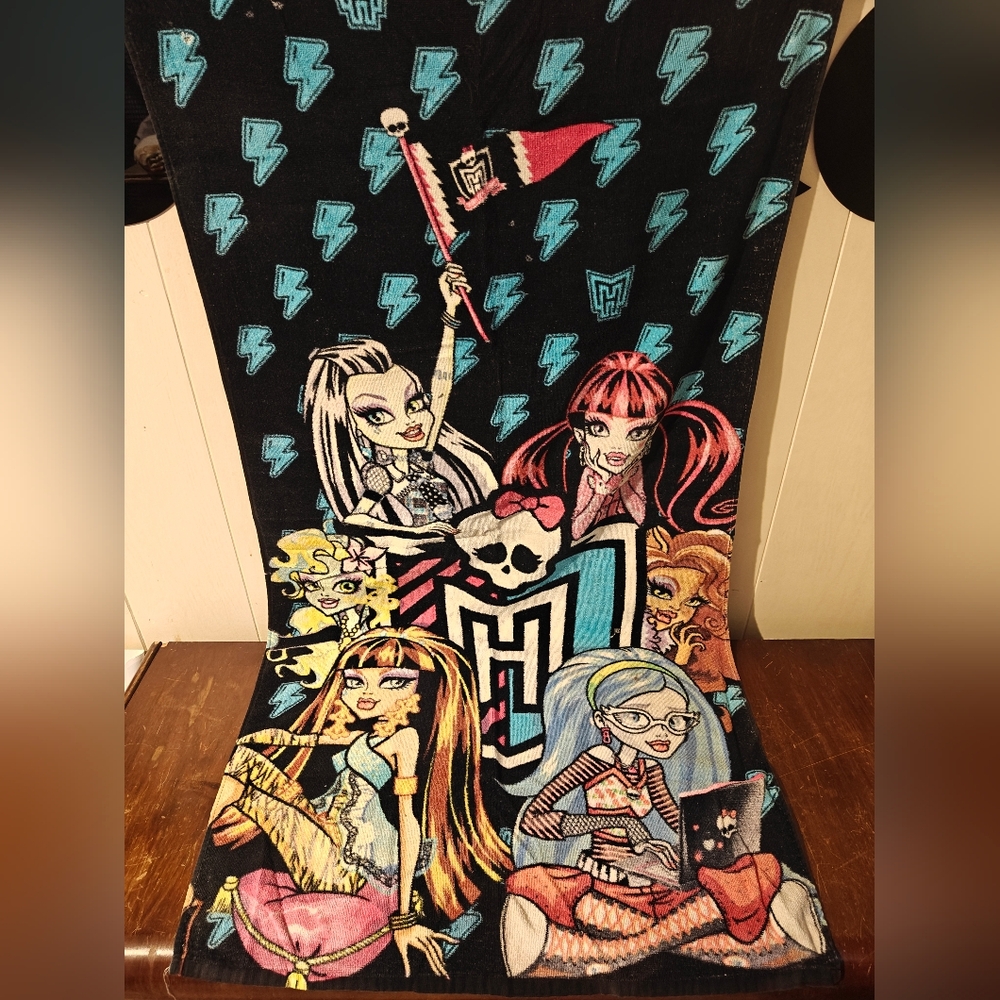 Monster High Bath/Beach Towel - Picture 2 of 4
